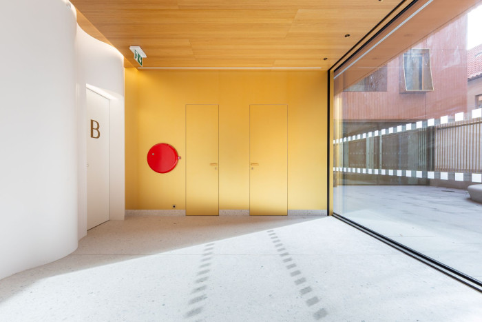 Dveře a skryté zárubně od SAPELI