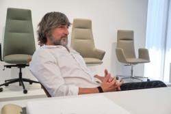 Řešení showroomu vypracovalo architektonické studio archicraft, Miroslav Krátký je jedním z jeho tří partnerů.