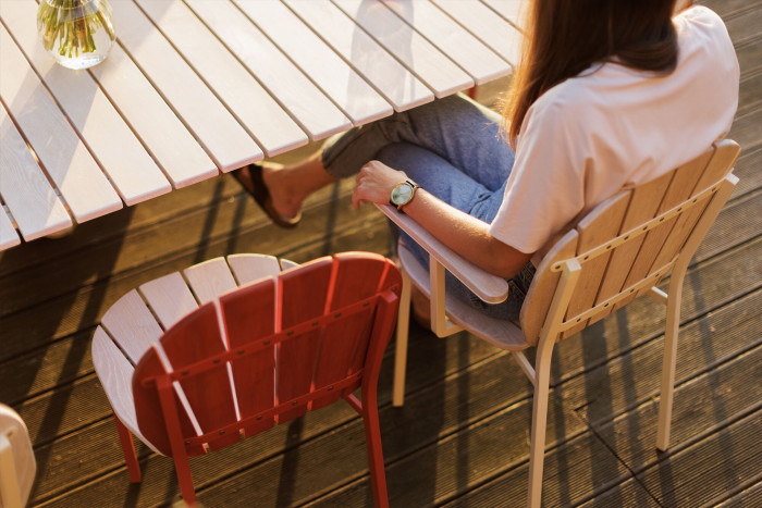 Bombshell Urbania vyrábí ve variantě bez područek, nebo s područkami.