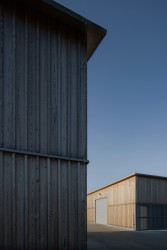 Zázemí údržby golfového rezortu v Ostravici pod Lysou horou od PAPOUSEK & SILHAN ARCHITECTS