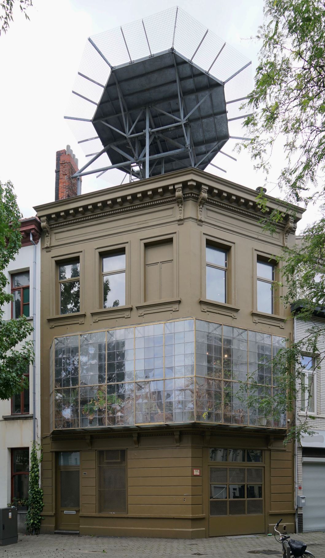 Panamarenko Huis na fotografii Adama Štěcha