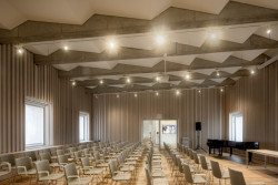 Gočárova galerie vznikla konverzí hlavní budovy Automatických mlýnů v Pardubicích podle návrhu ateliéru TRANSAT architekti