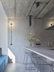 Interiér mezonetového bytu v Praze-Podolí, SMLXL