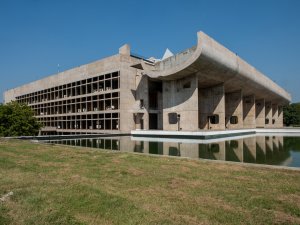 Čandígarh – život v Corbusierově utopii (Karin Bucher, Thomas Karrer, 2023)