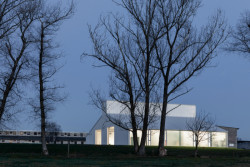 White Shed - zemědělské dílny Opatov, Atelier 111 architekti/ Veronika Indrová, Jiří Weinzettl