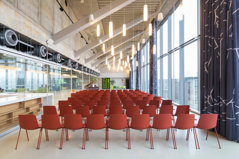 Společnost Wiesner-Hager je odborníkem na kancelářskou architekturu. Mimo to ale vybavuje eventové a konferenční prostory kulturních domů, hotelů a škol