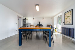 3K Architects zrekonstruovali rekreační chatu na Benešovsku na pozemku s ojedinělým severským rázem