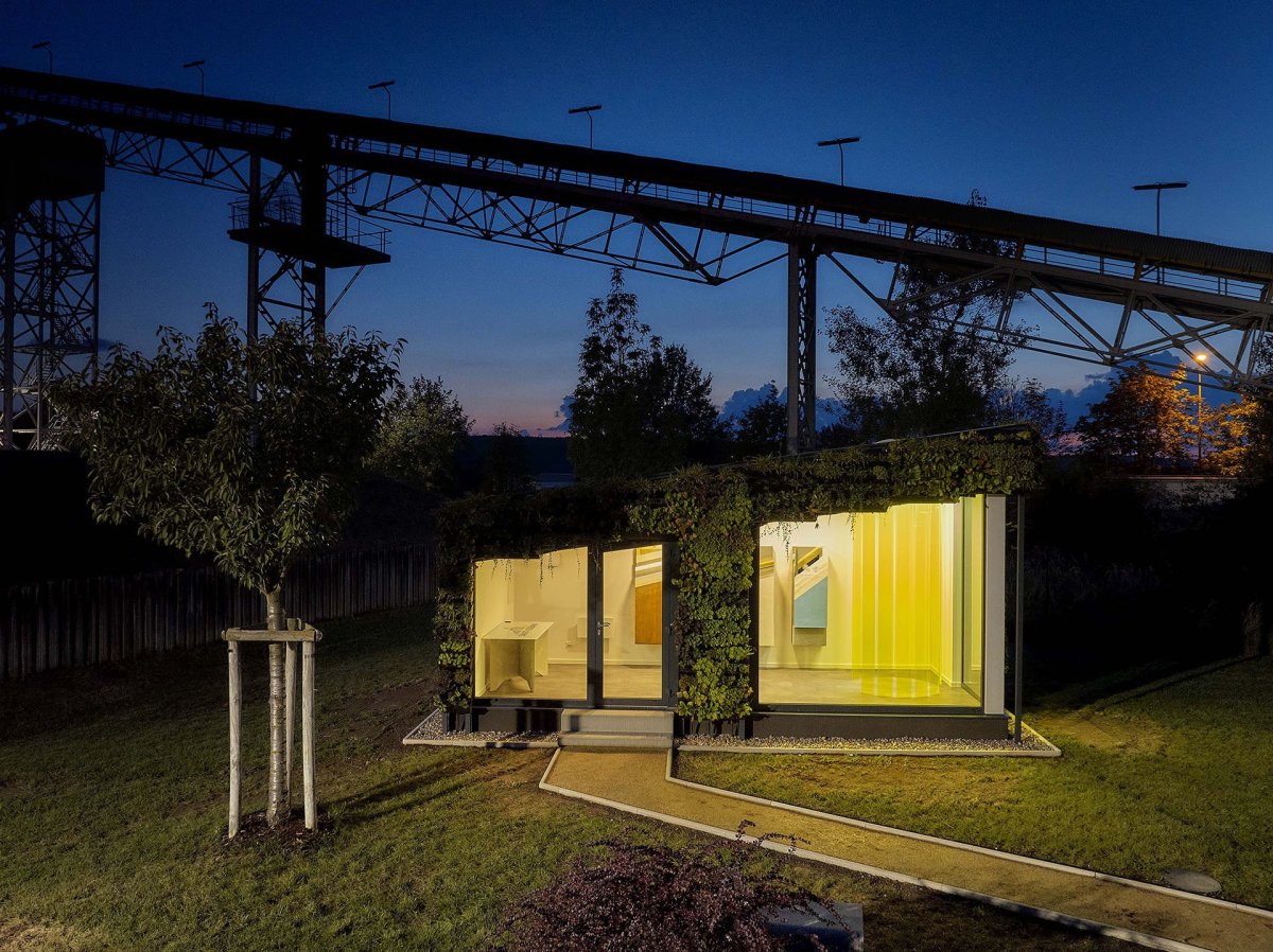Tiny House ve výrobním závodu firmy Rigips navrhl student František Exner.