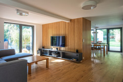 Dům v lese, Petr Vacek, Simona Fišerová