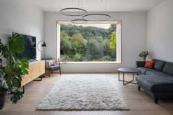 Iveta Langerová architekti navrhli rekonstrukci pražského rodinného domu, který se otevírá zeleni