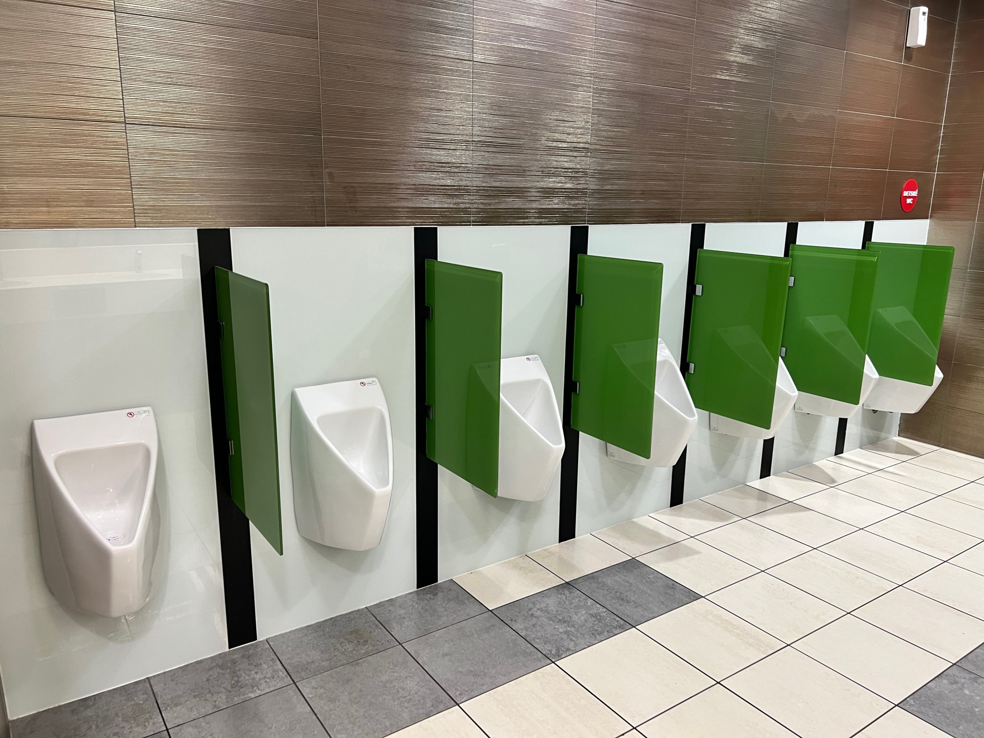 Společnost EcoStep nabízí k zakoupení bezvodého pisoáru P1.1 sadu na údržbu, která vystačí na více než jeden rok provozu.