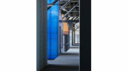 The Gantry, přestavba olympijského vysílacího centra na ateliéry a kanceláře od studia Hawkins\Brown