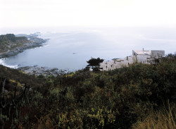 Casa Pite v Papudu, autor: Smiljan Radić, sochy: Marcela Correa, 2003–2005