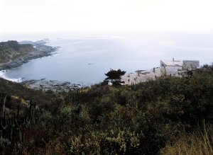 Casa Pite v Papudu, autor: Smiljan Radić, sochy: Marcela Correa, 2003–2005