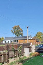 Bydloarchitekti - Vesnický dům Polanka nad Odrou: Dům má výrazně podlouhlý tvar jako mnohá stará stavení v Polance