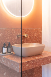 Některé prostory jsou v barvě terakoty