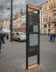 Navigační systém Pražský chodec navrhlo studio Side2 společně s architekty A69. 