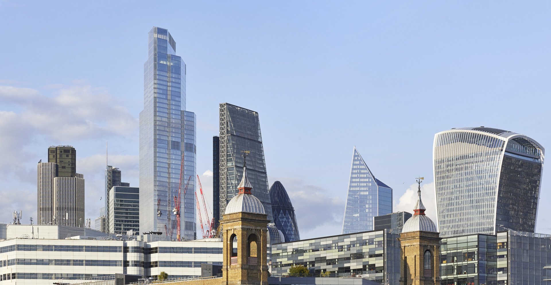 Studio PLP Architecture realizovalo nejvyšší budovu City of London. Obsahuje především kanceláře a společenské prostory, které využívají zaměstnanci zde sídlících firem