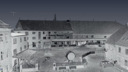 Mračno bodů: Průčelí areálu Žateckého pivovaru ze Žižkova náměstí. Podkladem pro tento snímek byla mračno bodů vyskenovaná 3D laserovým skenerem geodety z&nbsp;Teamu Exact. (vyskenováno 07/2016 přístrojem Riegl VZ-400)