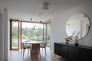 Přestavba řadového domu v Praze-Dědině od studia SOA architekti