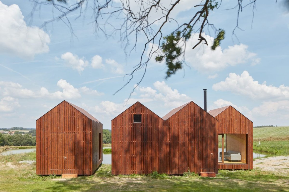 Ocenění Finalista získala chata u rybníka od studia Atelier 111 Architekti
