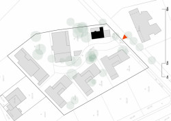 Dom pod dubom, situace, Molnár-Peráček