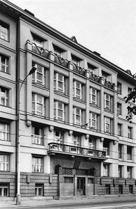 Jan Kotěra a Josef Zasche, palác Všeobecného penzijního ústavu na Rašínově nábřeží v Praze – foto