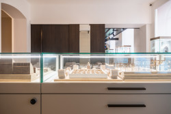 Vitríny se šuplíky 