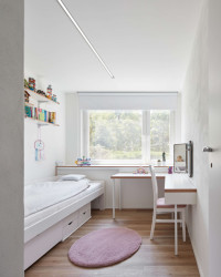 Dnes jsou už dva - každé dítě má svůj. (Panelákový byt na Jarově, Kateřina Hodková a Markéta Smrčková)