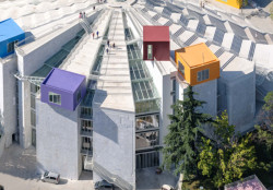 9. Barvy proti tyranovi