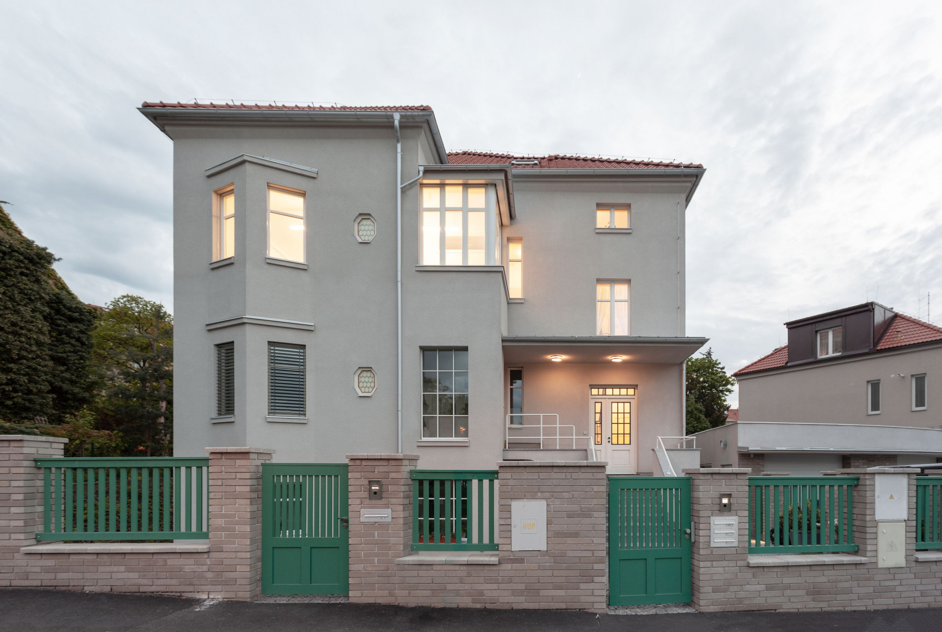 Rekonstrukce vily na Ořechovce v Praze, monom architekti