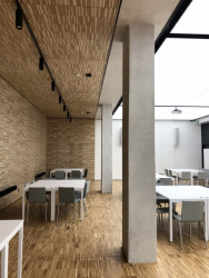 Podzemní multifunkční sál, kde se také schází zastupitelstvo