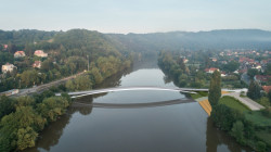Architektonická soutěž na lávku přes Berounku v Hlásné Třebáni, 1. místo, Stráský, Hustý a partneři, s.r.o.
