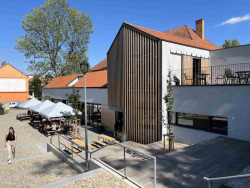 Budova knihovny s restaurací ve Šlapanicích od Milana Podroužka a spoluautorů