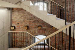 Studio T2.a Architects proměnilo cihlovou budovu mlýnů na okraji Budapešti na moderní loftové byty