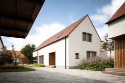 Rodinný dům v Dolních Dubňanech, CL3: Na podlouhlém pozemku proto nakonec vyrostly novostavby dvě