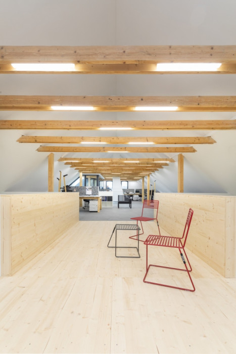 Rekonstrukce firemního sídla mmcité+ v Mazančowicích v Polsku od Kamil Mrva Architects