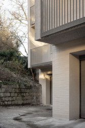 Rekonstrukce bytu a bytového domu Nový Svet, ARCHITEKTI mikulaj & mikulajová - Dům byl celkově sanován a zateplen