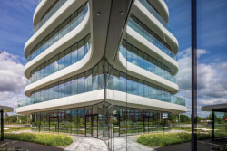 Budova The Wings v Diegem v Belgii od ASSAR LLOX architects