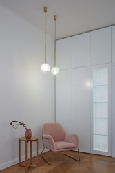 Nový design nekonkuruje starým prvkům. (Byt na Starém Městě, RDTH architekti)