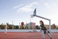 Revitalizace areálu kasáren ve Vysokém Mýtě, Barbora Srpková, Martin Lukáč: Sportovní plocha je přizpůsobena různým sportům