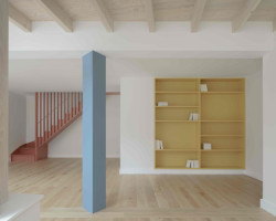 Přístavba rodinného domu v Londýně, Artefact: Kombinace výrazných barev, prosvětlení a příjemné dynamiky prostoru dodává celému interiéru vzdušnost a nevídanou lehkost