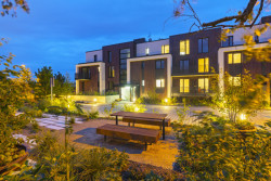 V pražských Řepích vyrostla Rezidence U Boroviček, která nabízí bydlení blízko města i zeleně