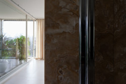 Vila Tugendhat v Brně od Miese van der Rohe na fotografiích Alexandry Timpau