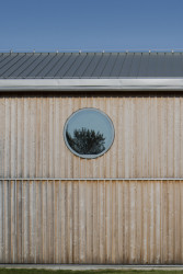 Zázemí údržby golfového rezortu v Ostravici pod Lysou horou od PAPOUSEK & SILHAN ARCHITECTS