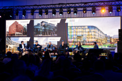 Galavečeru předcházela mezinárodní konference ze série „Future Builders“ zaměřená na klíčové otázky v architektuře a stavebnictví, kterou diváky provedli renomovaní architekti z Polska i zahraničí.