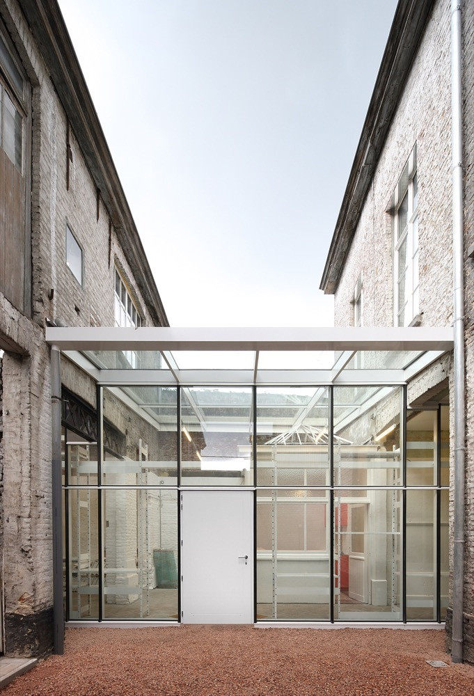 Přestavba budovy na obchod v Kortrijku, architecten de vylder vinck taillieu, 2016 © Filip Dujardin