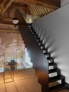 The Waterdog, vestavba architektonického studia do kaple, Klaarchitectuur