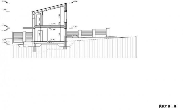 ROSA – ARCHITEKT / Ing. arch. Michal Rosa, Ing. arch. Martina Rosová, Dům na Červeném Kopci - řez