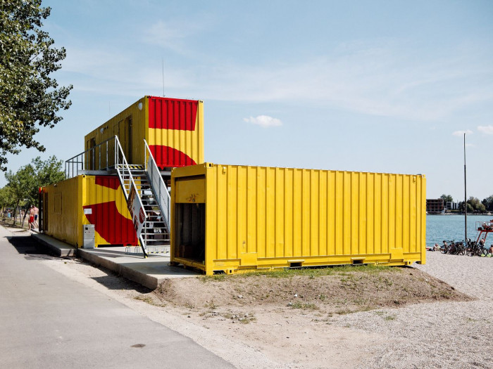 JRKVC, 5KA / Bufet z lodných kontajnerov – foto